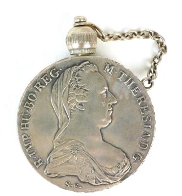 Stříbrný flakon ze dvou tereziánských tolarů