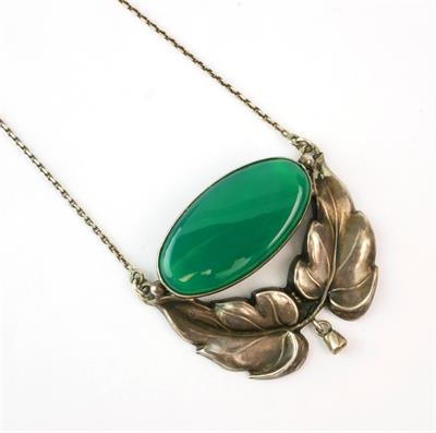 Stříbrný náhrdelník s jadeitem