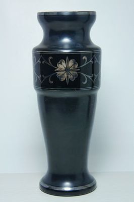 Váza z hyalitového skla s dekorem růže, sklárna BUQUOY Nové Hrady