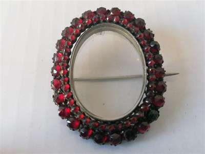 Brož - Granátový rámeček