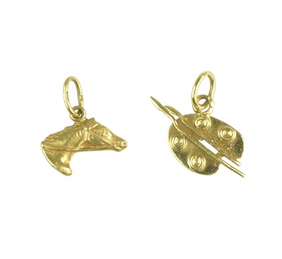 Dva zlaté přívěsky - kůň a paleta