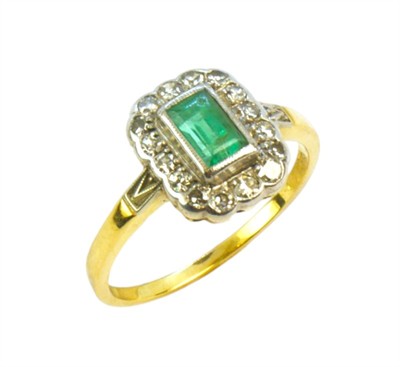 Zlatý prsten se smaragdem a diamanty