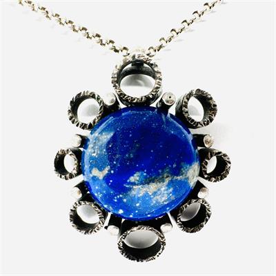 Originální stříbrný náhrdelník s lápisem lazuli