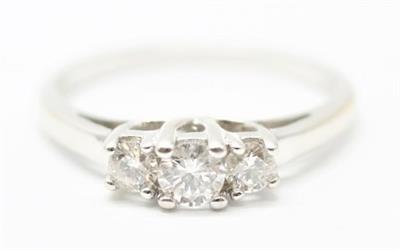 Zlatý prsten s diamanty