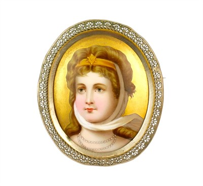 Oválná miniatura s portrétem ženy