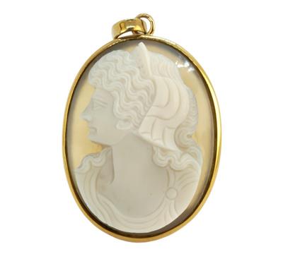 Zlatý přívěšek achátovou kamejí