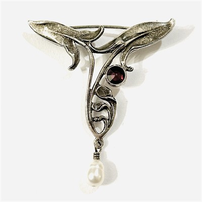 Stříbrná brož s českým granátem a perlou - Norbert Riegl