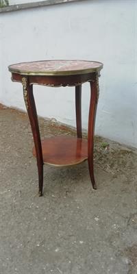 Stolek s mramorem