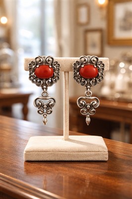 Stříbrné náušnice s velkým mořským korálem