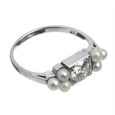 Zlatý prsten s briliantem a perličkami