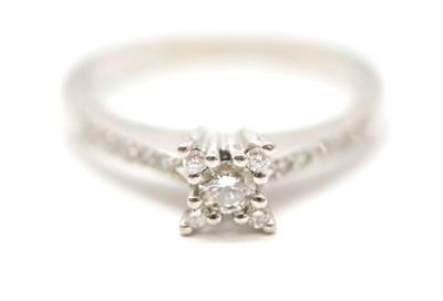 Zlatý prsten s diamanty