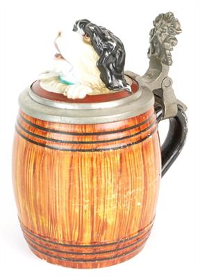 Porcelánový půllitr s plastikou hlavy psa