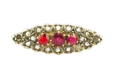 Zlatostříbrná brož s rubíny a diamanty