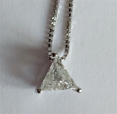 Zlatý náhrdelník s diamantem