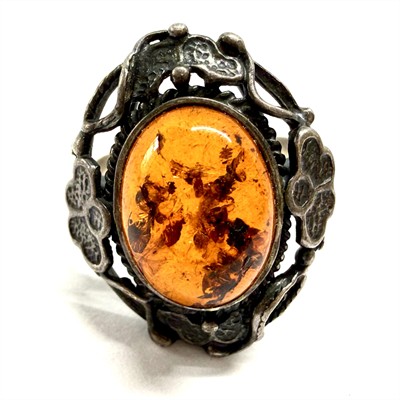 Stříbrný prsten s jantarem