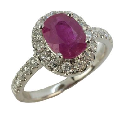 Zlatý prsten s rubínem a brilianty