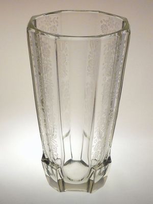 Obří váza s matovaným dekorem ve stylu ART - DECO, sklárna Josef INWALD