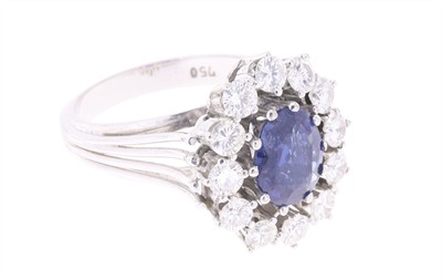 Luxusní prsten s přírodním safírem a diamanty, bílé zlato