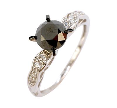 Zlatý prsten s černým diamantem a brilianty