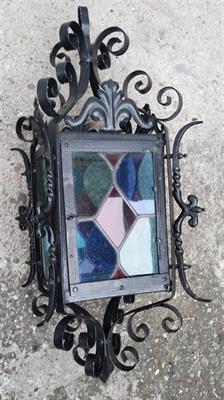 Kovaná lucerna s vitráží