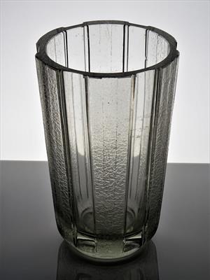 Váza broušená a leptaná