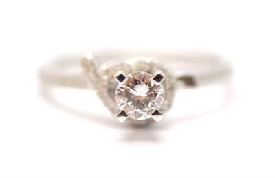 Zlatý prsten s diamantem