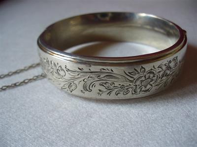 Stříbrný náramek dívčí