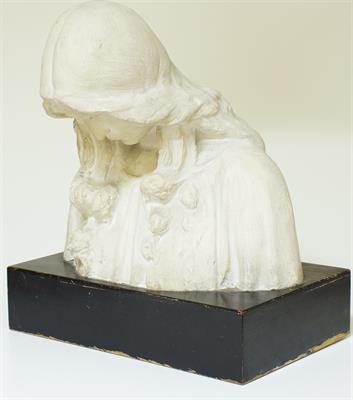 Slovanská dívka, secesní busta patinov. sádra Josef MYSLBEK