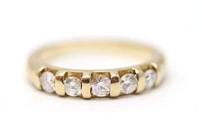 Zlatý prsten s diamanty