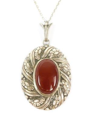 Stříbrný náhrdelník s karneolem