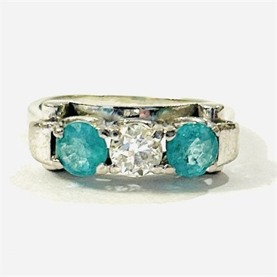 Zlatý starožitný prsten s diamantem 0,44 ct a smaragdy