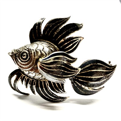 Stříbrná brož - niello - ryba závojnatka