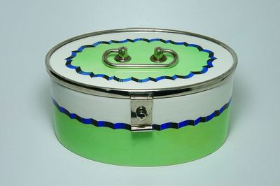 Rozkošná porcelánová dóza v chromované montáži s geometrickým dekorem