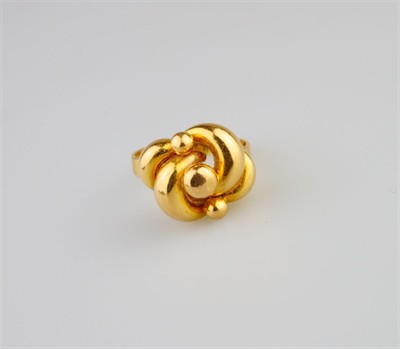 Zlatý dámský prsten