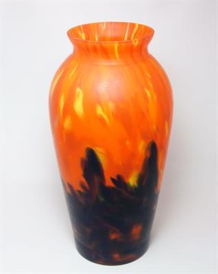 Velká secesní váza, matované barevné sklo W. KRALIK Lenora