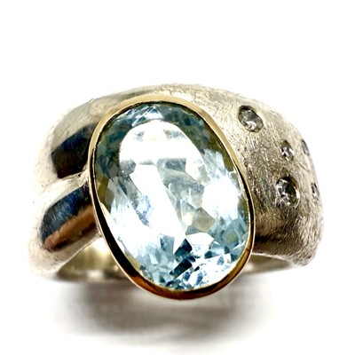 Grandiózní stříbrný prsten s akvamarínem a brilianty
