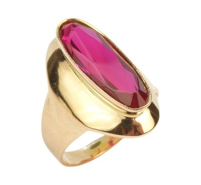Zlatý prsten s rubínem