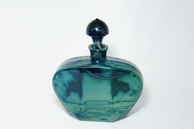 Likérová karafa s lithyalinovou lazurou, fazetově broušené sklo