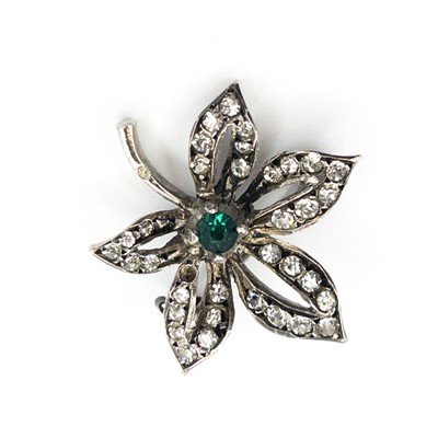 Stříbrná brož, kytička