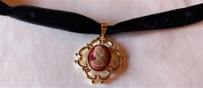 Přívěšek s kamejí