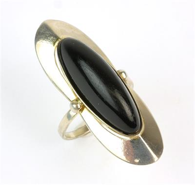 Stříbrný prsten s onyxem