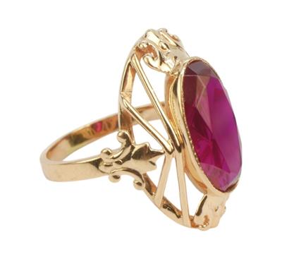 Zlatý prsten s rubínem