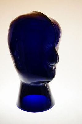HLAVA - skleněná plastika, kobaltově modré sklo