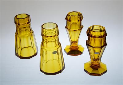 Dva páry broušených kubistických váziček z ambrového skla