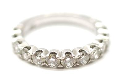 Platinový prsten s diamanty