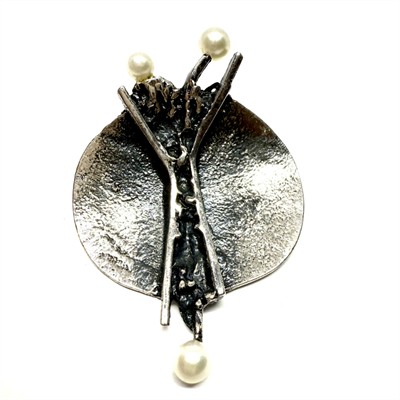 Originální stříbrná brož s perlami