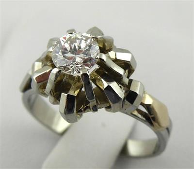 Moderní designový zlatý prsten s diamantem 0,50 ct