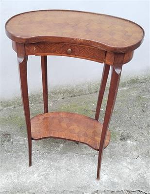 Bohatě intarzovaný stolek