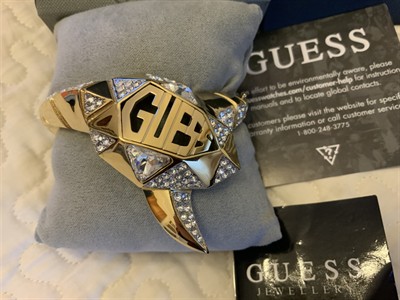 GUESS - LUXUSNÍ NÁRAMEK