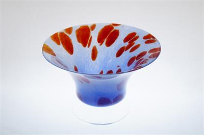 Akvamarínová miska na noze se zataveným rubínovým dekorem